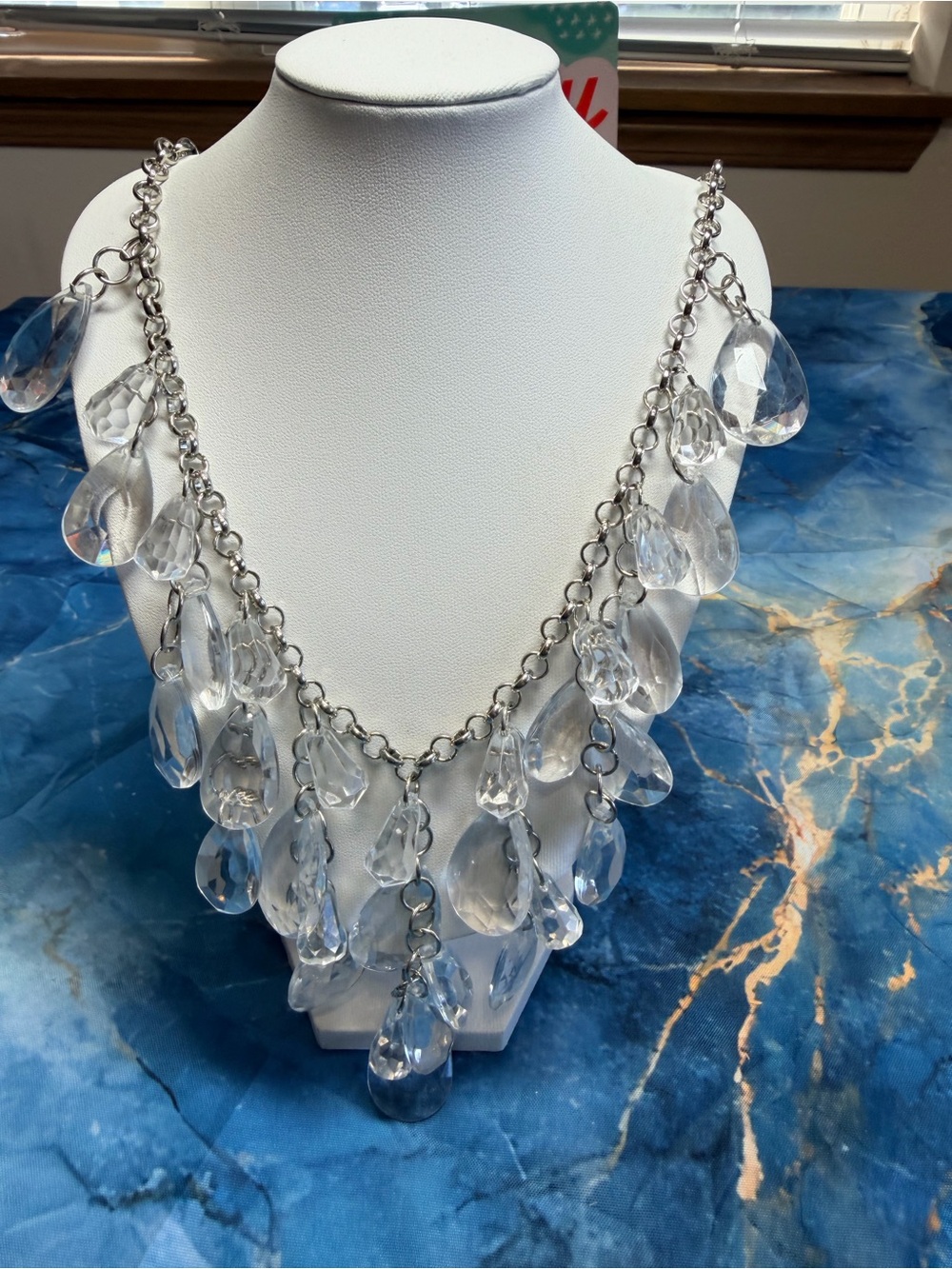 Gorgeously Globetrotter Necklace and Earring set